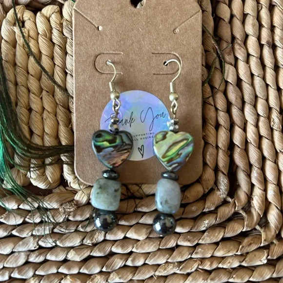 🩶🩵 Handmade heart-shaped abalone + labradorite + hematite drop earrings ✨ - Picture 5 of 5